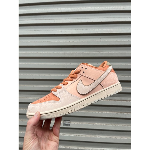 Nike SB  Dunk Low Pro PRM amber brown/ guava ice US Mens Shoe [Size: 9]